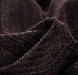 Teplejší silnější úplet buklé tmavě hnědý