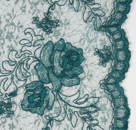 Krajka výšivka na vzorovém tylu tm.zelená