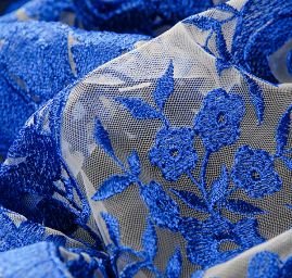 Pružná krajka květinový motiv modrá/tělová