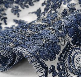 Krajka efektní lurexová výšivka tm.modrá/bílá