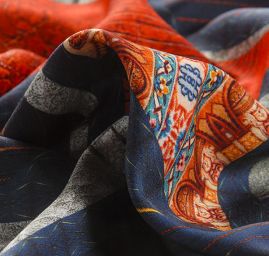 Viskozová šatová látka tisk patchwork modročervená