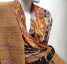 Imitace hedvábí krajkovýkvětinový vzor hnědý