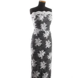 Krajka jemná výšivka na vzorovém tylu bílá