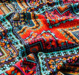 Viskozová šatová látka etno vzor tyrkysovočervená