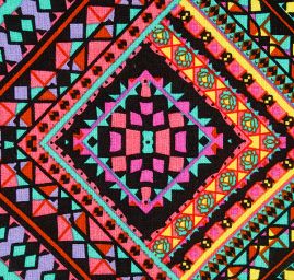 Viskozová šatová látka etno vzor fialovorůžová