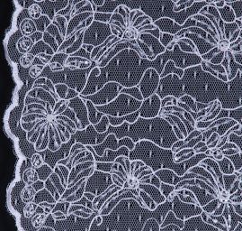 Krajka výšivka na tylu s výšivkou a korálky bílá