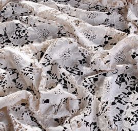 Efektní bavlněná krajka motiv květy slonová kost