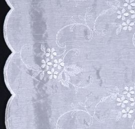 Organza s bordurovou výšivkou smetanová