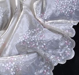 Organza s bordurovou výšivkou smetanová