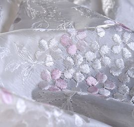 Organza s bordurovou výšivkou smetanová