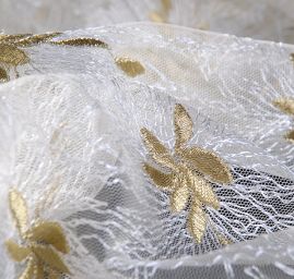 Efektní krajka s nevšedními květy  bílá/zlatá