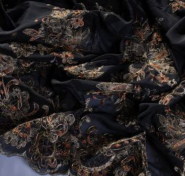 Efektní vyšívaný šifón v černé barvě