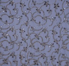 Efektní výšivka  na tylu