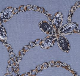 Efektní výšivka  na tylu