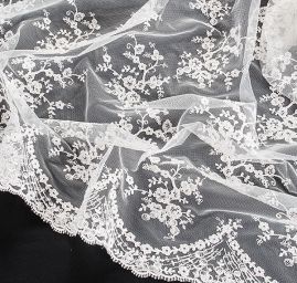 Krajka výšivka na tylu květinová smetanová