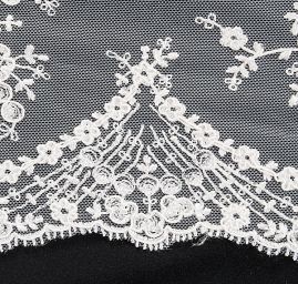 Krajka výšivka na tylu květinová smetanová