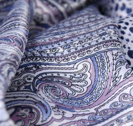 Satén digitální tisk zvířecí motiv a kašmírová bordura