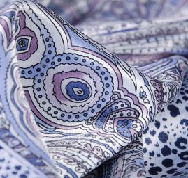 Satén digitální tisk zvířecí motiv a kašmírová bordura