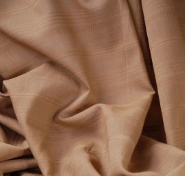 Jemná látka s žakárovým vzorem oříšková