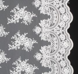 Krajka romantická výšivka na tylu ecru