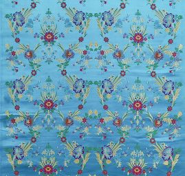 Brokát s folklórním motivem květů modrý