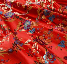 Brokát s folklórním motivem květů červený