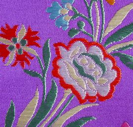 Brokát folklórní květinový  motiv velký fialový II.jakost