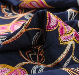 Viskozová letní látka s výšivkou tm.modrá