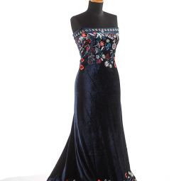 Samet pružný vyšívaný vzor květin tm.modrý