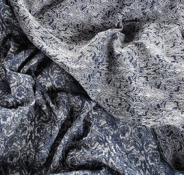 Žakárová látka ornamentální vzor tm.modrá/bílá