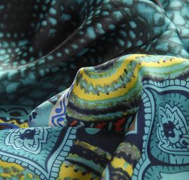 Satén imitace hedvábí hadí vzor/ paisley modrý