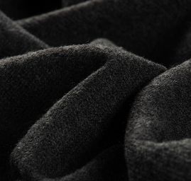 Úplet teplejší s vlasem černý