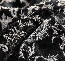 Samet pružný výšivka ornament černá/stříbrná