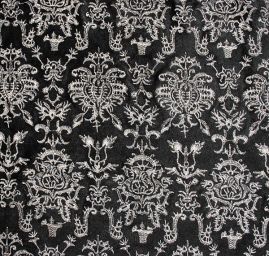 Samet pružný výšivka ornament černá/stříbrná