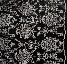 Samet pružný výšivka ornament černá/stříbrná