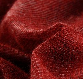 Efektní vlněný úplet s plastickým vzorem vínový