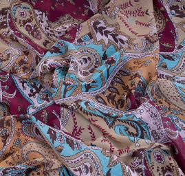 Šifon plise motiv paisely v odstínech vínové