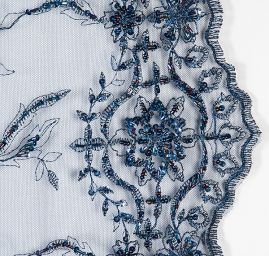 Krajka výšivka na tylu korálky/flitry/rokajl  tm.modrá