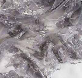 Krajka tylová plastický květ šedá