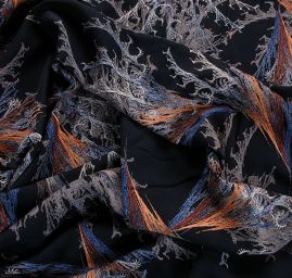 Viskozová šatová látka tisk abstraktní vzor fialová II.jakost