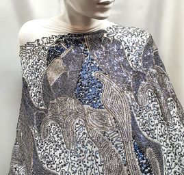 Krajka výšivka na tylu doplněna flitry bílomodrostříbrná