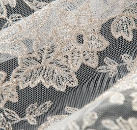 Krajka zdobný lem bílá/stříbrná