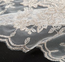 Krajka zdobný lem bílá/stříbrná