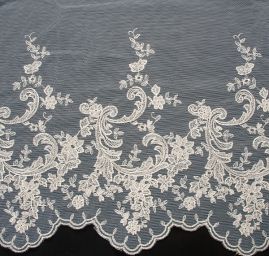 Krajka zdobný lem bílá/stříbrná