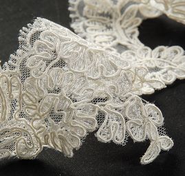 Krajka lem výšivka na tylu smetanová
