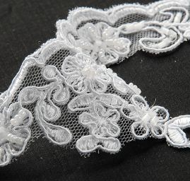 Krajka lem vzdušná na tylu bílá korálky/rokajl/flitry