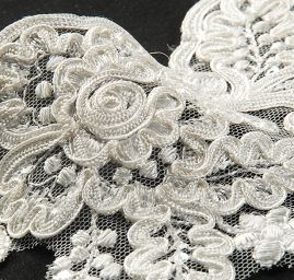 Krajka lem smetanová doplněna flitry