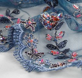 Krajky výšivka na tylu rokajl/korálky/flitry fialová