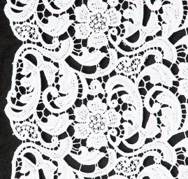 Efektní hrubá krajka bílá