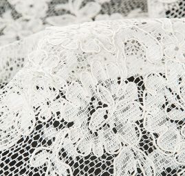 Krajka výšivka na tylu květinová slonová kost